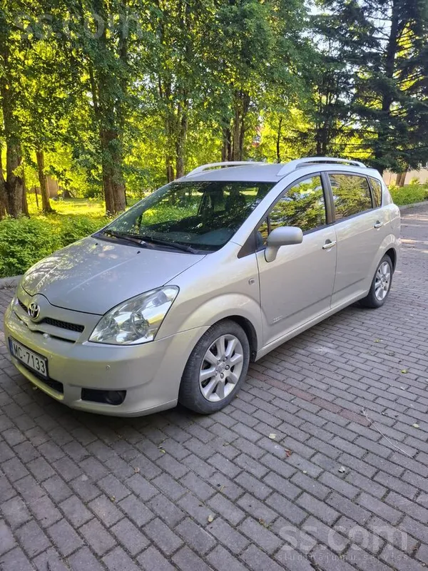 Toyota Pārdod Toyota Corolla Verso labā tehniskā un vizuā