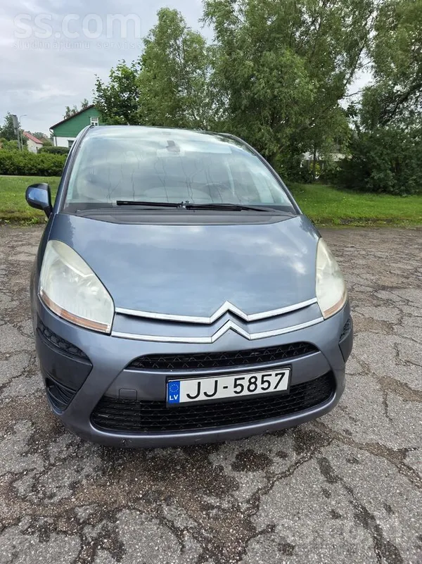 Citroen Meklē ērtu, ietilpīgu un ekonomisku automašīnu? Ši