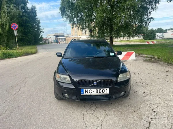 Volvo Pārdodu labu Volvo v50 2.4D Automāts