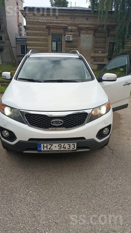 KIA Машина в хорошем состоянии. Регулярное обслуживани