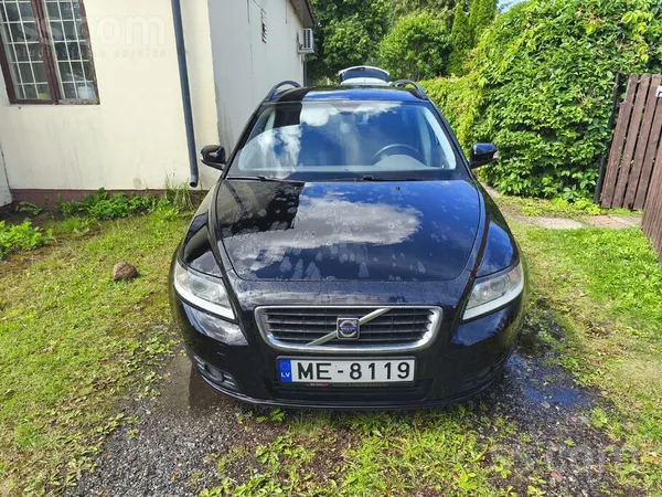 Volvo Tiek pārdots ekonomisks un uzticams Volvo V50 feis