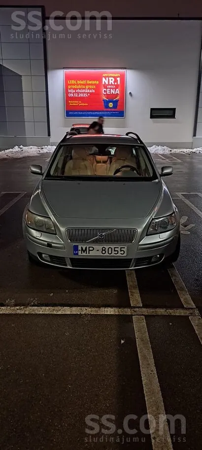 Volvo Sakarā ar jaunāka auto iegādi pārdodu šo . Auto la