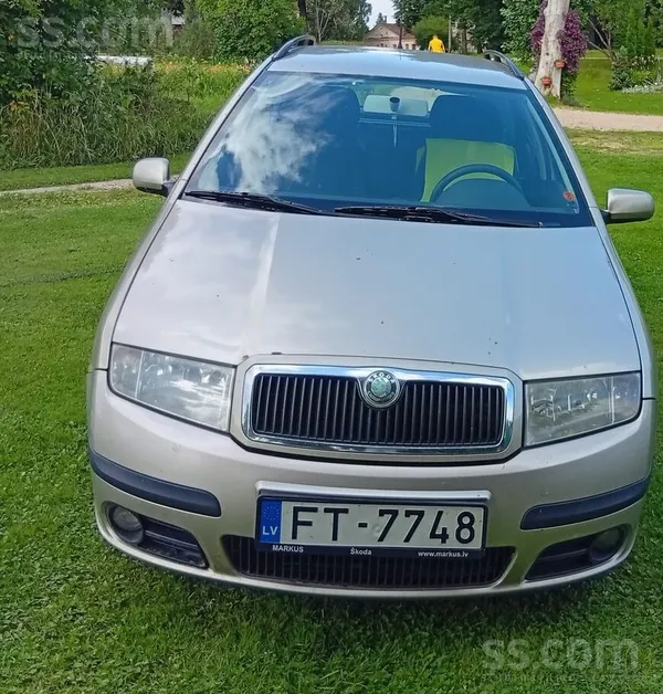 Skoda Škoda Fabia 1.2 бензин универсал пробег 270000