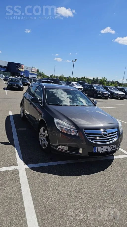 Opel Продаётся Opel Insignia Sports Tourer 1.8 бензин, 