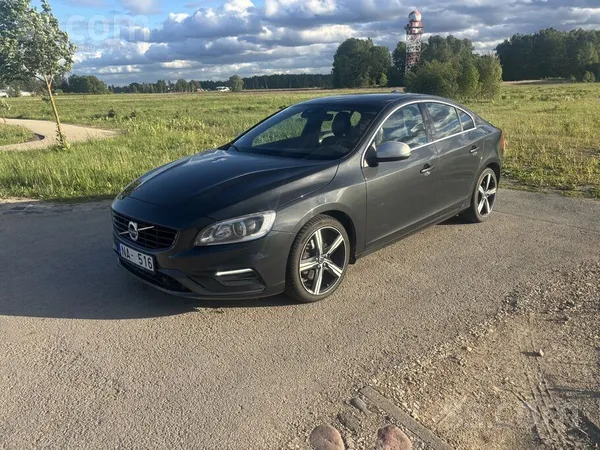 Volvo Uzņēmums pārdod koptu un pieskatītu automašīnu ar 