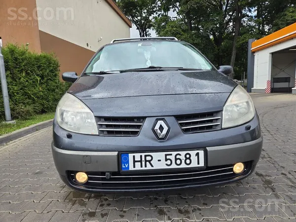 Renault Pardodu. Renault Grand Scenic2