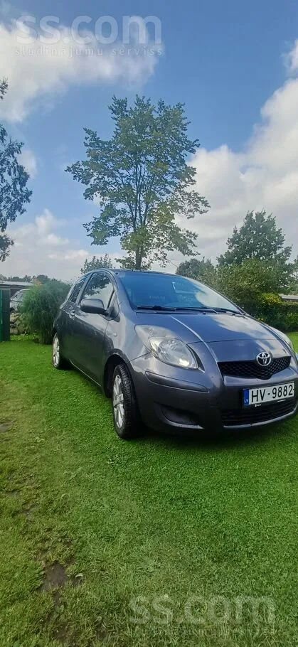 Toyota Nesteidzīgi pārdod Toyota Yaris ar svaigi izietu t