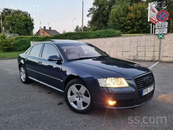 Audi Audi A8 4.2 бензин 336 л. с. Машина с оригинальном