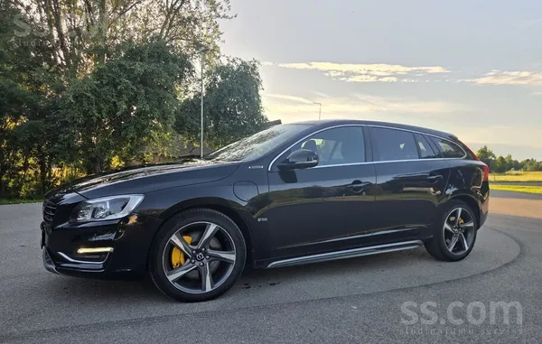 Volvo Sakarā ar jauna auto iegādi pārdodu Volvo V60 Plug
