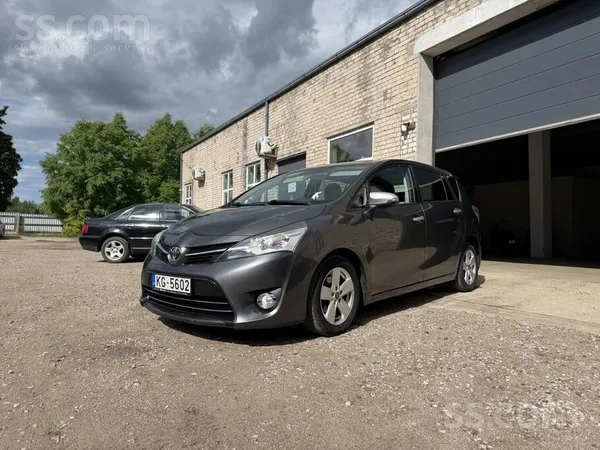 Toyota Pārdošanā labs auto- 2013 gada Toyota Verso 2.0D4D