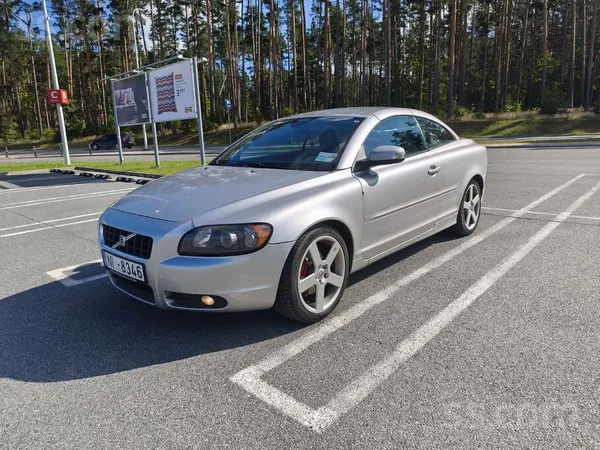Volvo Pādrodu C70 ar tikko izietu tehnisko apskati. 