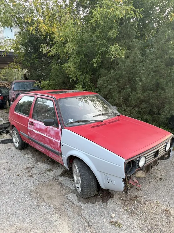 Volkswagen Varbūt kāds grib pabeigt salikt kupeju golfu. 