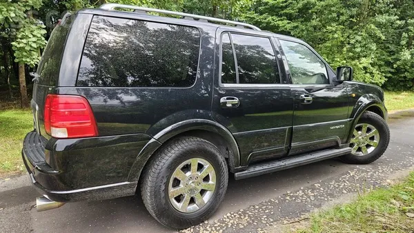 Lincoln Navigator 5.4 V8 4x4 – izcils tehniskais un vizuālais Stāvoklis

Pār