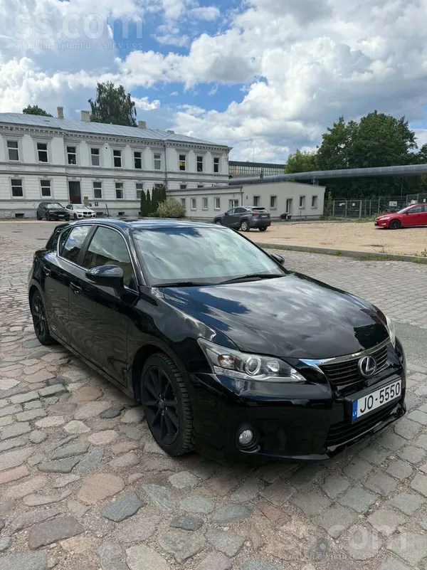 Lexus Pārdod uzticamu un labi koptu automašīnu, kas īpaš