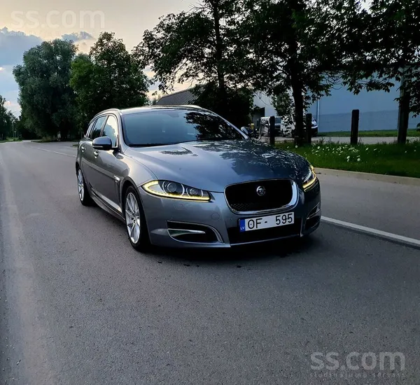 Jaguar XF 2.2 dīzelis ar 8 pakāpju automātisko ātrumkārbu un R-Sport aprīkoj