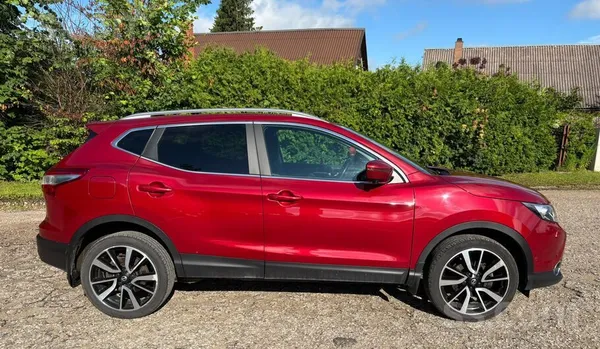 Nissan Ekonomisks ǧimenes auto, teicamà stàvoklī. 2017.ga