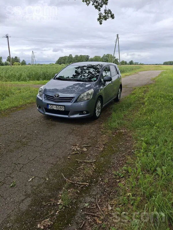 Toyota Pārdodu, Toyota Verso.
