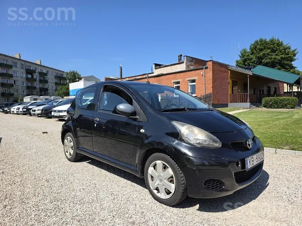 Toyota Aygo 2009.g. 1.0 50 kW benzīns ar manuālo kārbu. 

Cena šāda, jo au