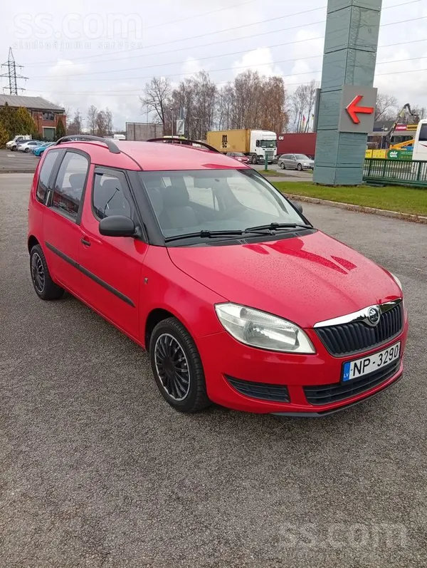 Skoda Automašīnai ir 5 sēdvietas un plašs salons, tā ir 