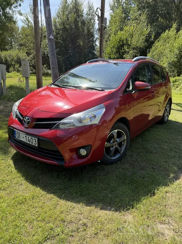 Toyota Pārdodu automašīnu Verso. 