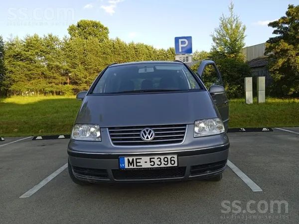 Volkswagen Pardod VW Sharan 85kw. Mazliet ieplisis prieksejai