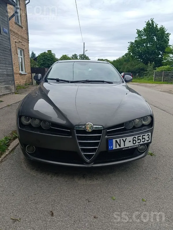 Pārdod īpašnieks, sakarā ar jaunu auto iegādi. Ir vizuāli defekti kā arpusē tā salonā. ...