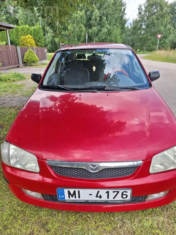 Mazda Экономичная, не ржавая есть визуальные дефекты, са