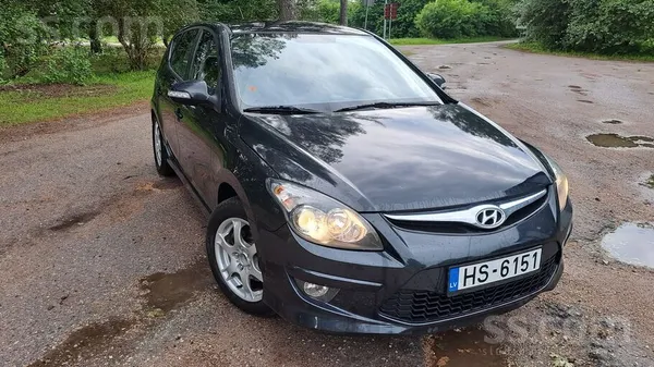 Hyundai Pārdod auto labā kartībā mazs noskrējiens orģināls