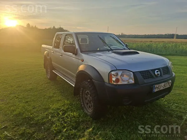 Nissan Divās vietās jasametina un var gāzt tālāk. Kravas 