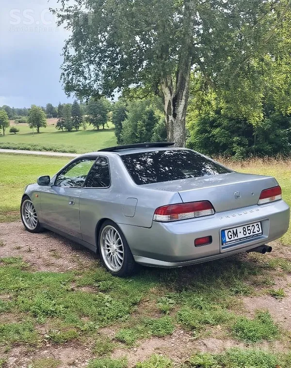 Japāņu klasika. Rets auto ielās. Kad auto vēl būvēja cilvēki priekš cilvēkie