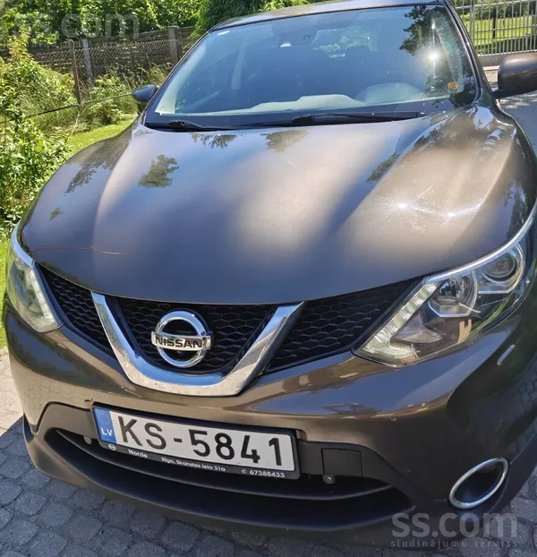 Nissan Īpašnieks pārdod vieglo automašīnu Nissan Qashqai,