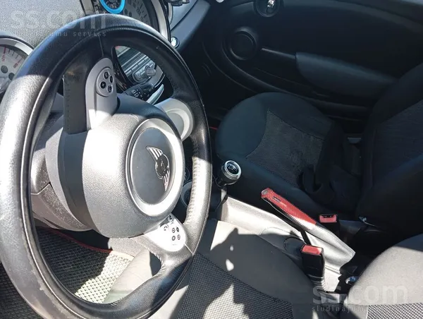 Mini Mini cooper на ходу многое заменил в машине . Свеч