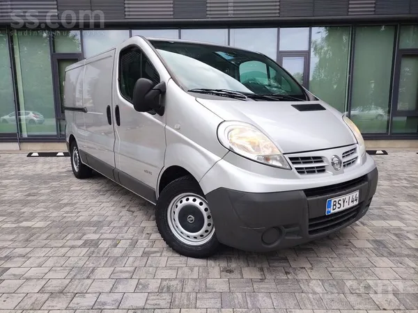 Nissan Pardodu Nissan Primastar garā bāze. 3 Sēdvietas. T
