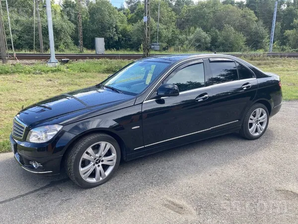 Mercedes Pārdod lielisku w204 Mercedes C320 ar tikko izietu