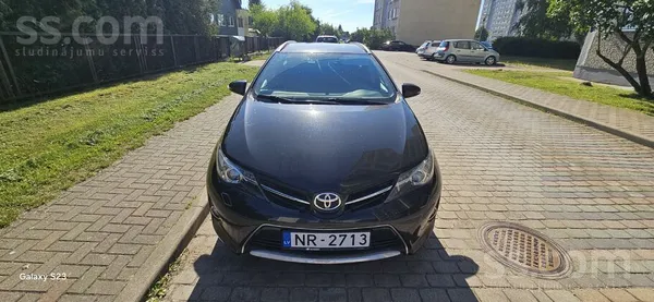 Toyota Pārdod Toyota Auris, 2015. gads, 1.6 benzīns/gāze.