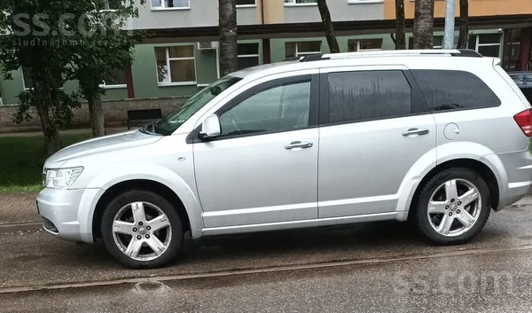 Dodge Pārdodu labu, tehniskā kārtībā ģimenes auto. Tikko