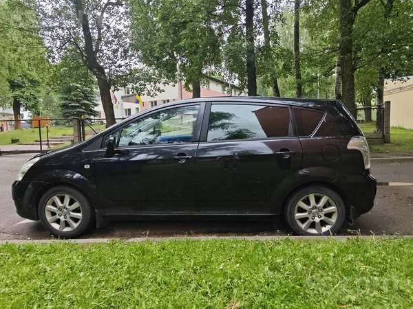 Toyota Tiek pārdota Tayota Corollo Verso 2005 gada izlaid