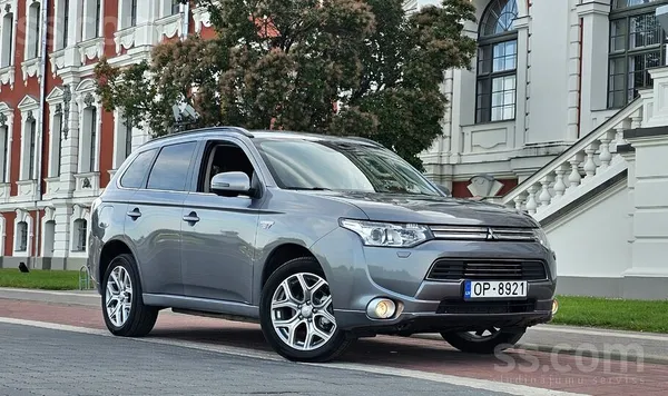 Mitsubishi Tikko ievests Mitsubishi Outlander Plug-in. 