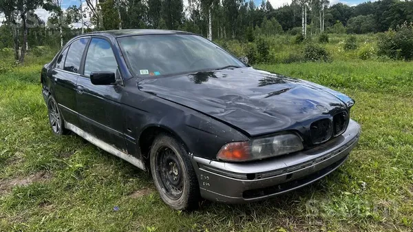 BMW Pàrdodu e39 trasei vai detaļam. Ir defekti. 2.5i 1