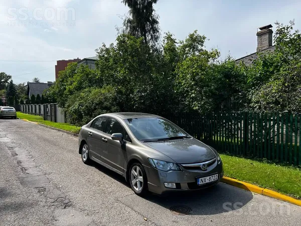 Pārdodu Honda Civic 2007. gada, 1.8 benzīns, automāts. 

Nobraukums 287 53