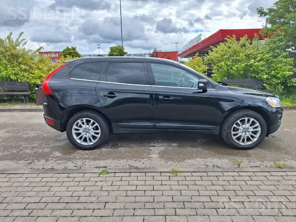 Volvo Sakarā ar aiziešanu pensijā un vairāk divi auto ģi