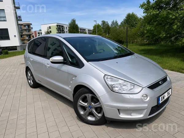 Ford Gāze-benzīns , automātiskā ātrumkārba. 