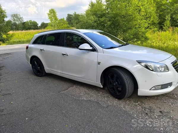 Opel Достойная Insignia в комплектации Opc Line. Город