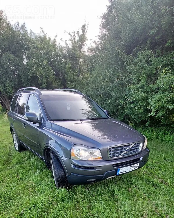 Pārdodu Volvo Xc90 ar jaudīgo un uzticamo 2.4 D5 dīzeļdzinēju (136 kW) Ērts,