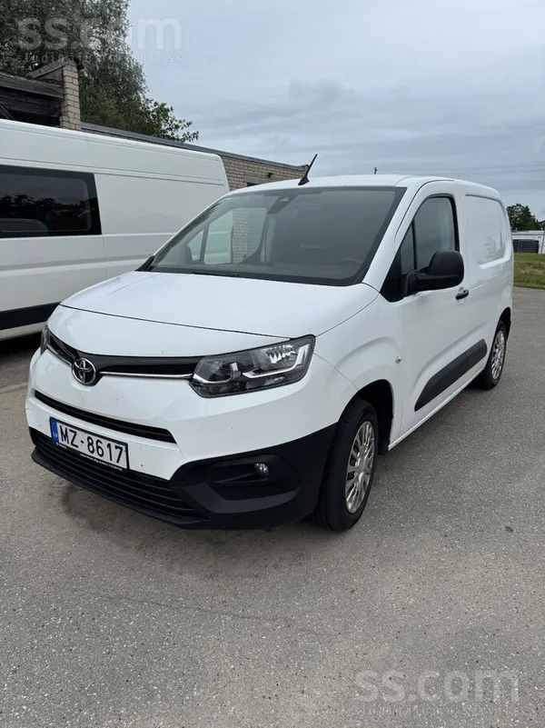 Toyota Pārdod SIA “Madonas ūdens” piederošu vieglo kravas