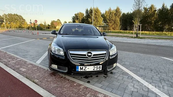 Opel Pārdod Opel Insignia, 2009. gada izlaidums. 