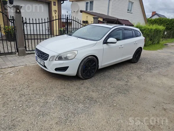 Volvo Pārdod koptu un uzticamu auto. Latvijā reģistrēta
