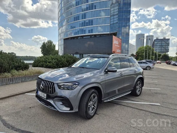 Mercedes Pārdod izcilā stāvoklī esošu, praktiski jaunu Merc