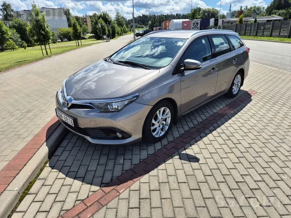 Toyota Pardošanā Auris Facelift 1.6 D manuāls, 