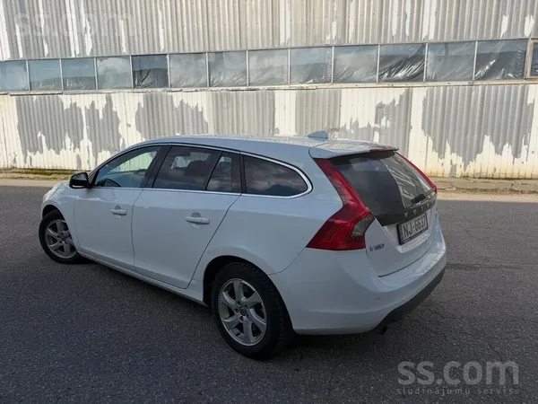 Volvo Pārdod Volvo V60 ar nesen izietu tehnisko apskati.